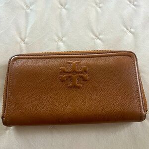 Tory Burch tan wallet